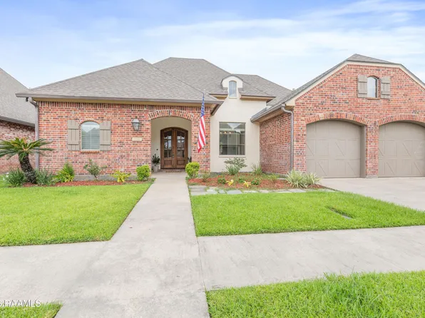 111 Spring View Dr, Youngsville, LA 70592