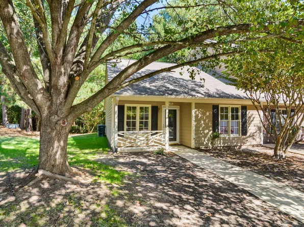 9 Crystal Oaks Ct, Durham, NC 27707
