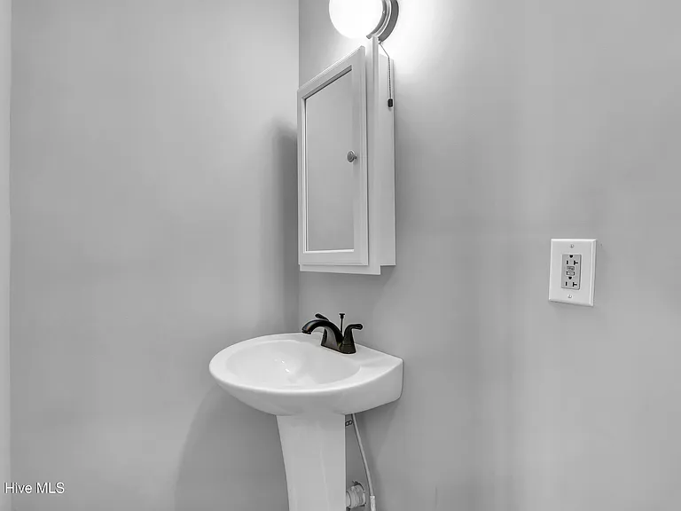 139 Charter Dr — Photo 6