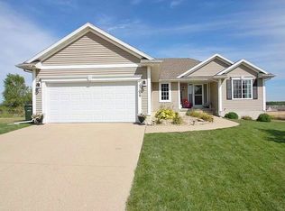 4706 Addison Dr, Cedar Falls, IA 50613