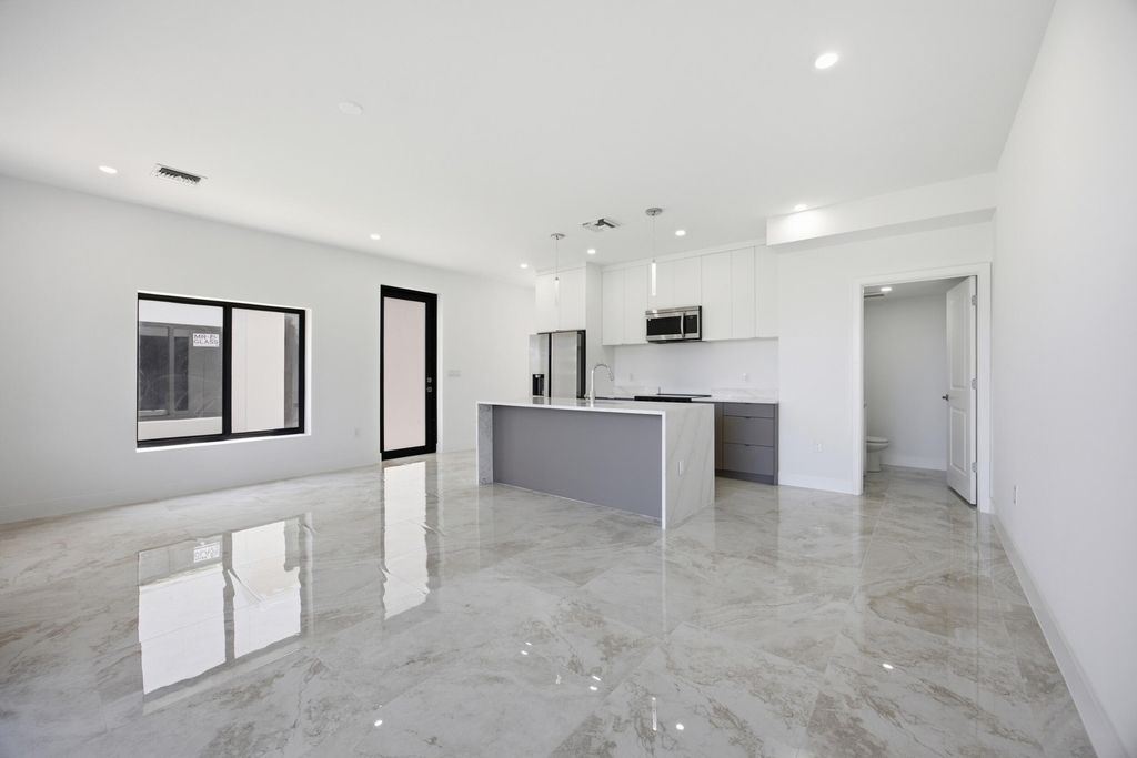 1542 NW 1st Avenue, photo 6