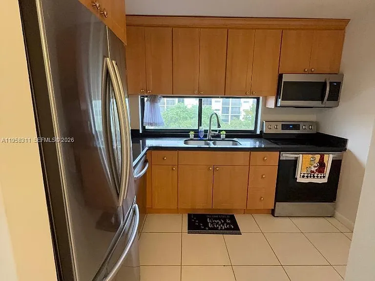 16919 N Bay Rd #507 — Photo 13