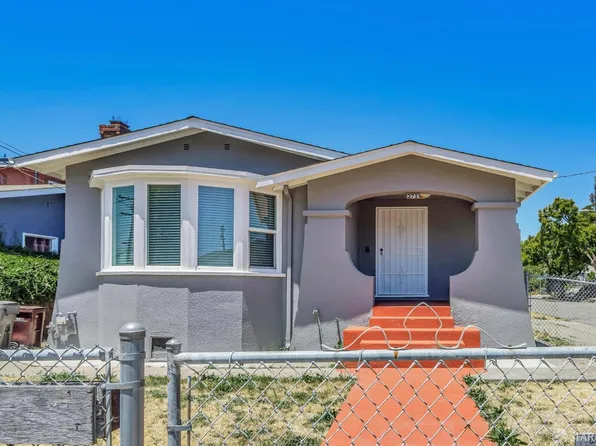 2751 Bartlett St, Oakland, CA 94602