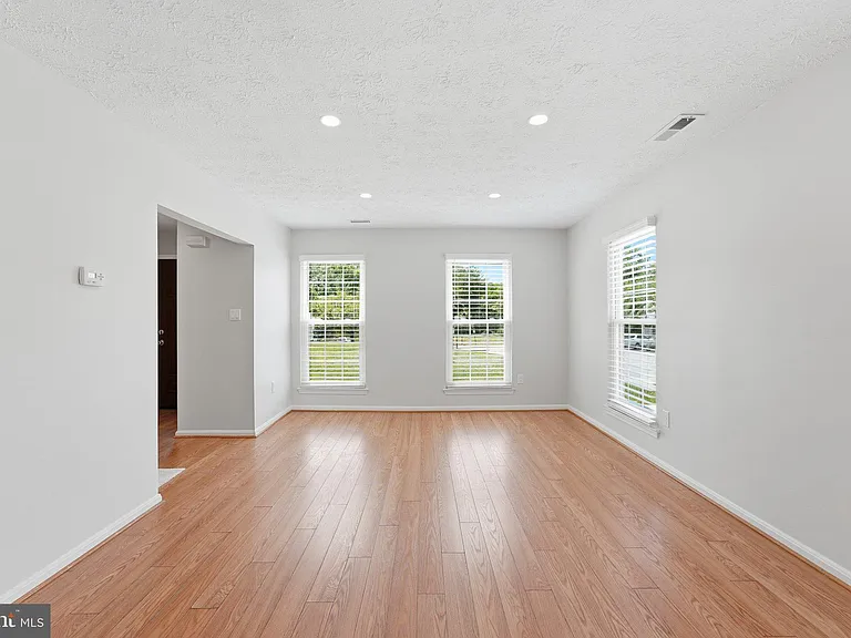 E Rosecroft Village Cir — Photo 13