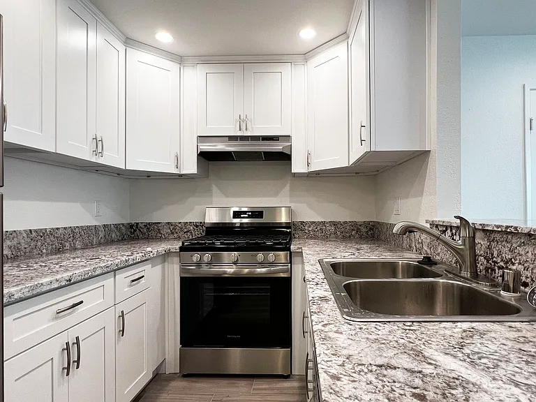 Florida Street Apartments — Photo 47