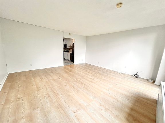 4th image of 44 Washington St APT 713