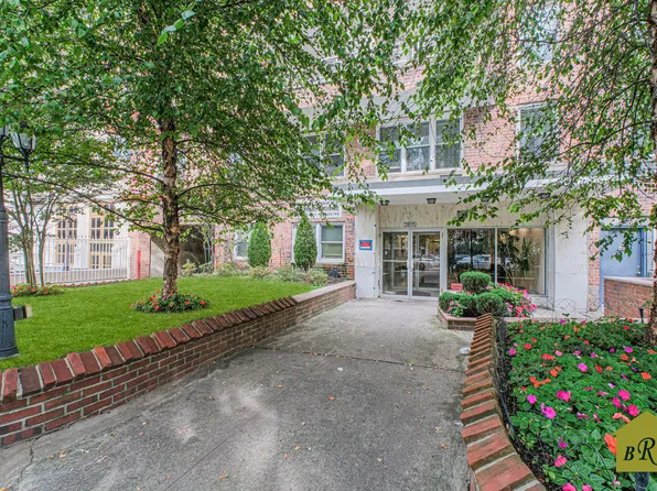 2815 Ocean Parkway image 3 of 32