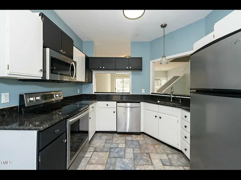 Winterpointe Ln — Photo 14