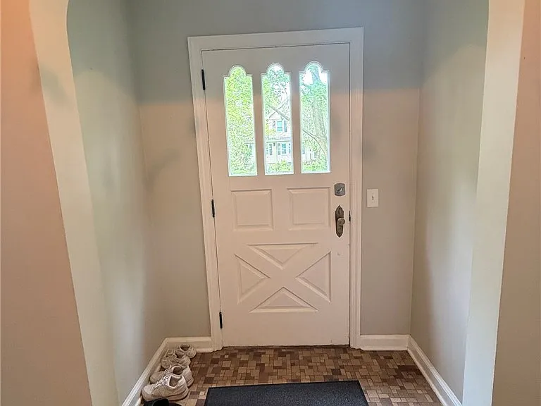 165 Orchard Dr — Photo 2