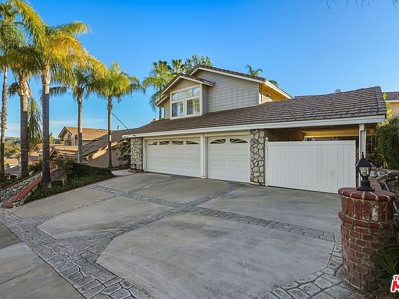 3rd image of 22042 Grovepark Dr