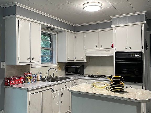 3rd image of 1808 Filmore St