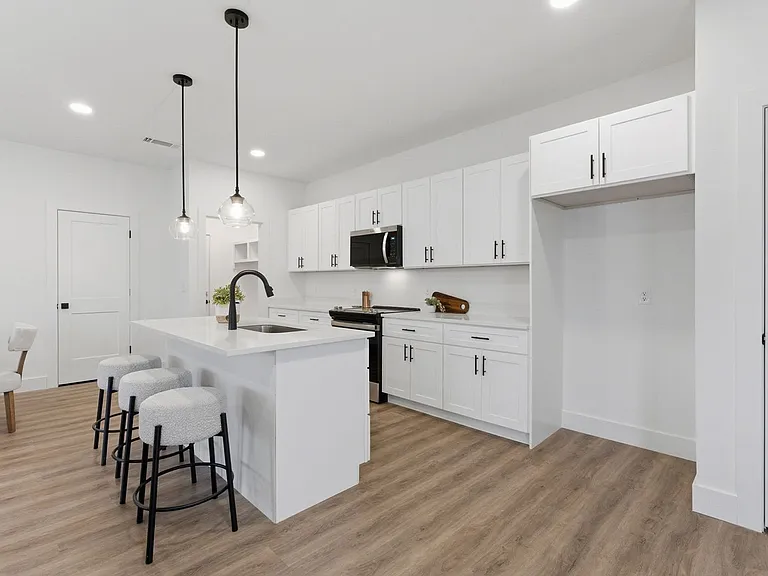 1024 Scenic View Ct — Photo 5