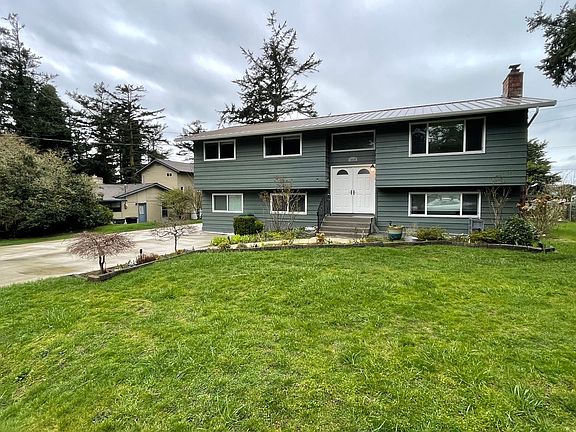 2nd image of 1919 Island View Rd