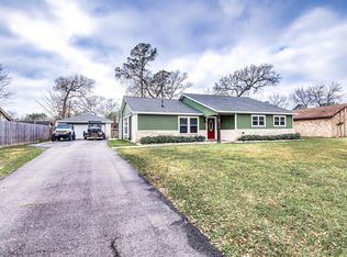 74 Briar Oak Ct, Alvin, TX 77511