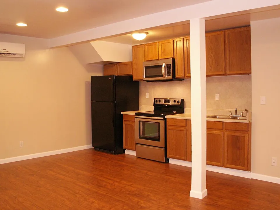 213 Davis Rd #1