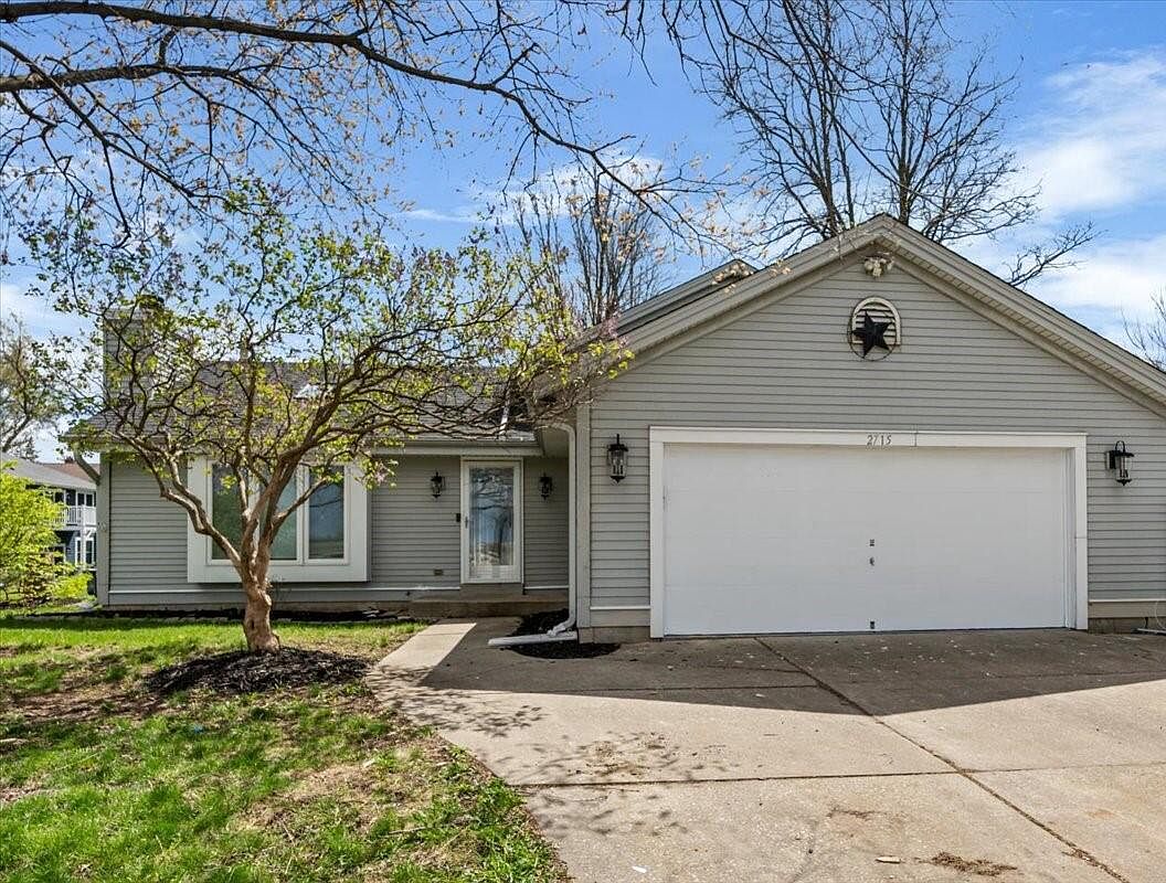 2715 Silvernail ROAD, Pewaukee, WI 53072 | Zillow