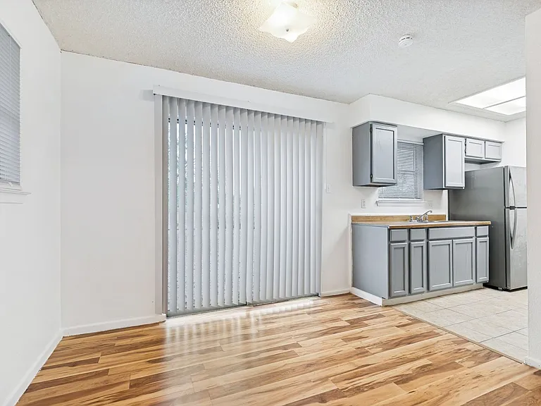 122 Surrels Ave — Photo 8