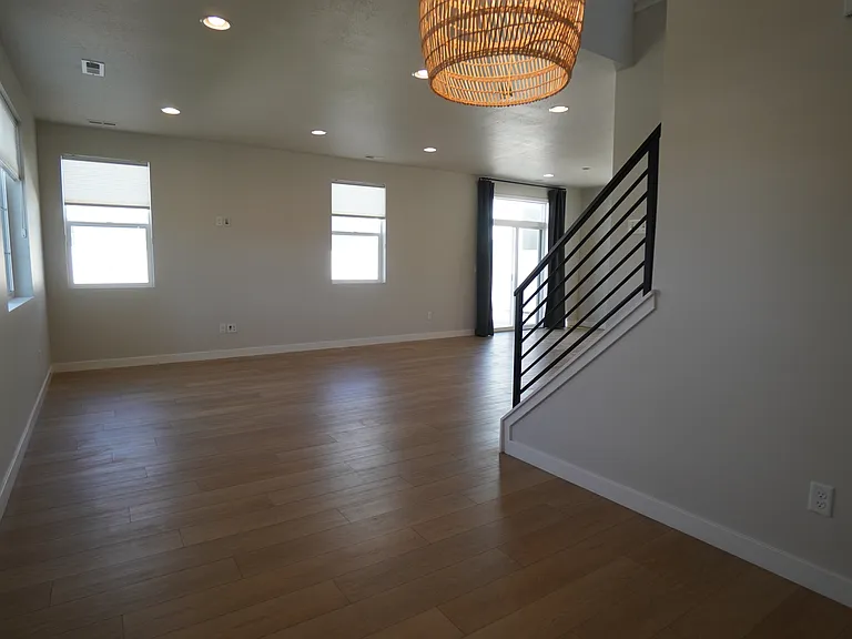 2143 W Natalie Ave — Photo 3