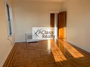 31-40 42nd St #C4, Astoria, NY 11103