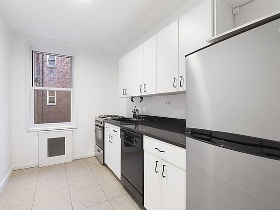 3rd image of 101 W 23rd St APT 5F