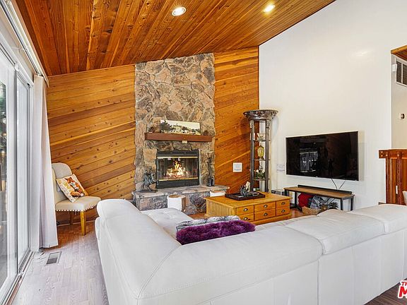 2nd image of 1021 London Ln