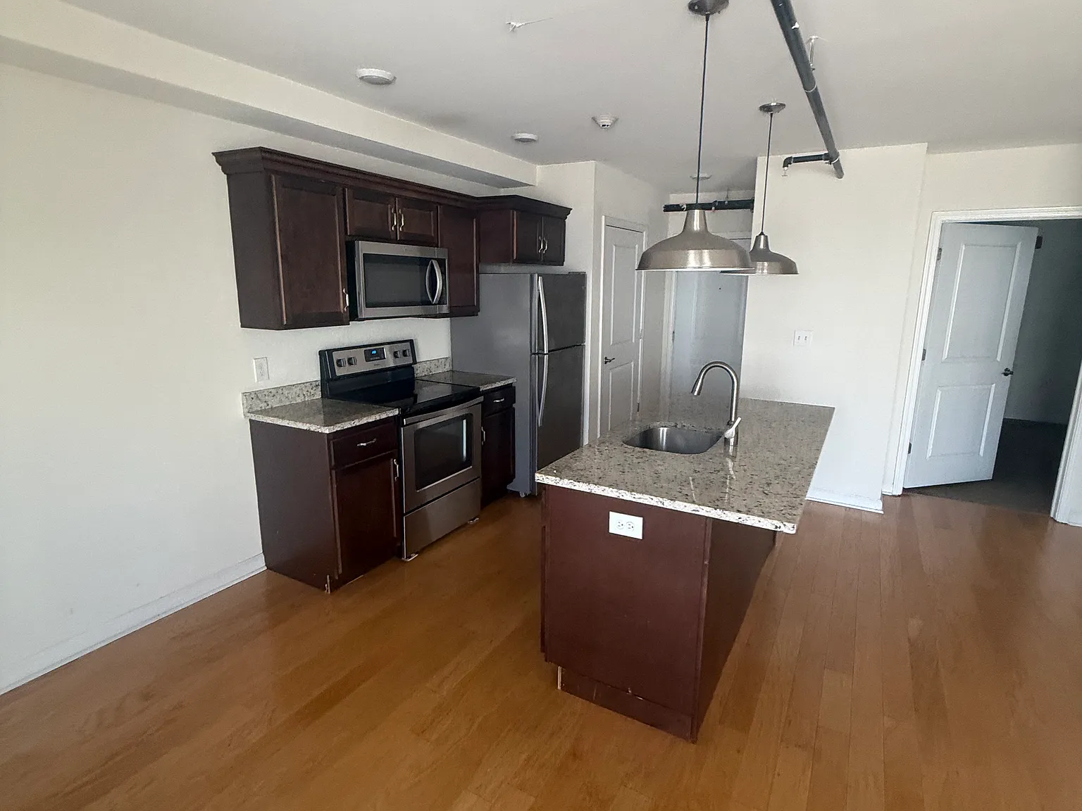 1 bed, 1200 sqft, $1,450 — Photo 2