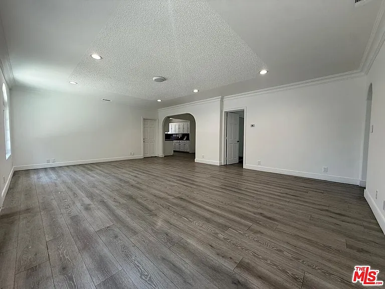 6742 Radford Ave — Photo 2