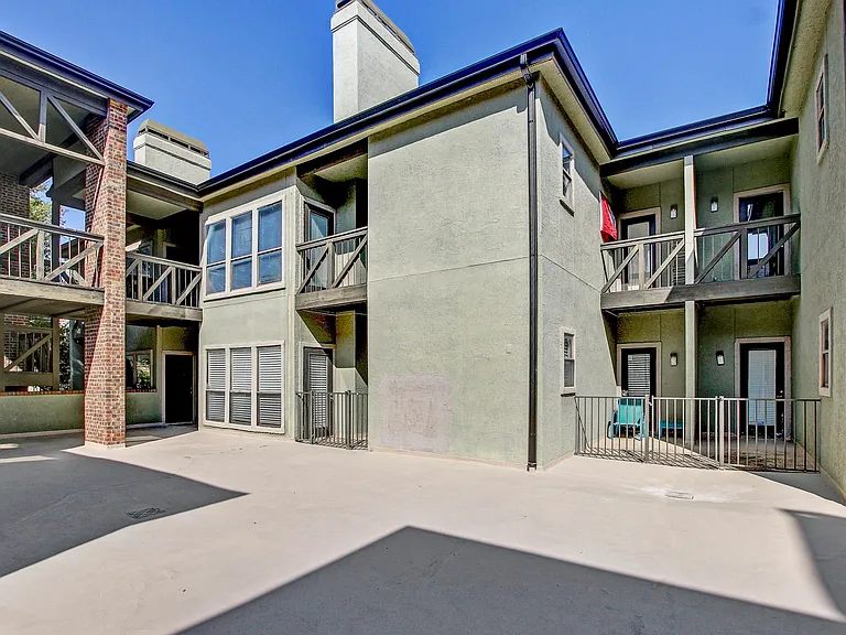 807 W 25th St #210 — Photo 21