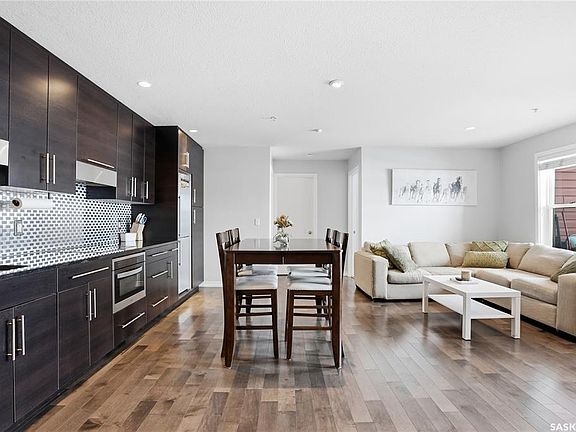 5th image of UNIT 105-230 Slimmon ROAD