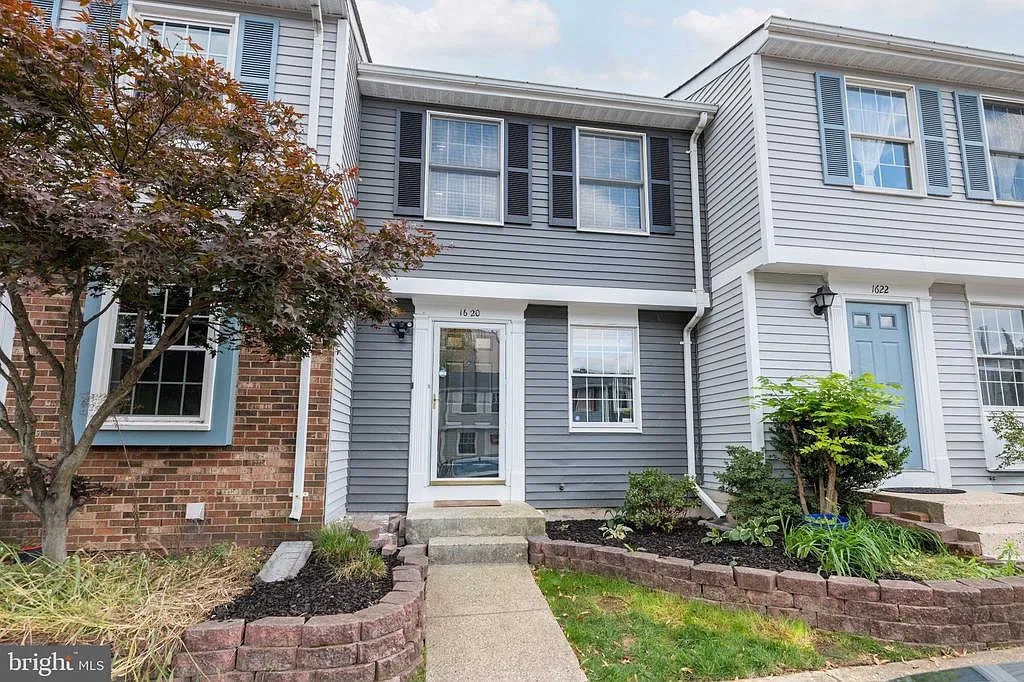 3 bed, 2.5 bath, 945 sqft, $3,300 — Photo 1
