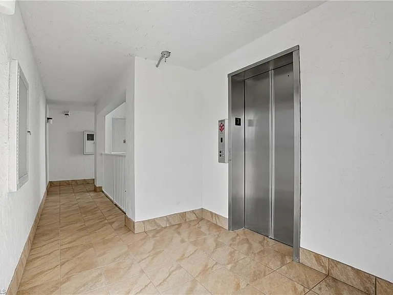 25900 Hickory Blvd #305 — Photo 18