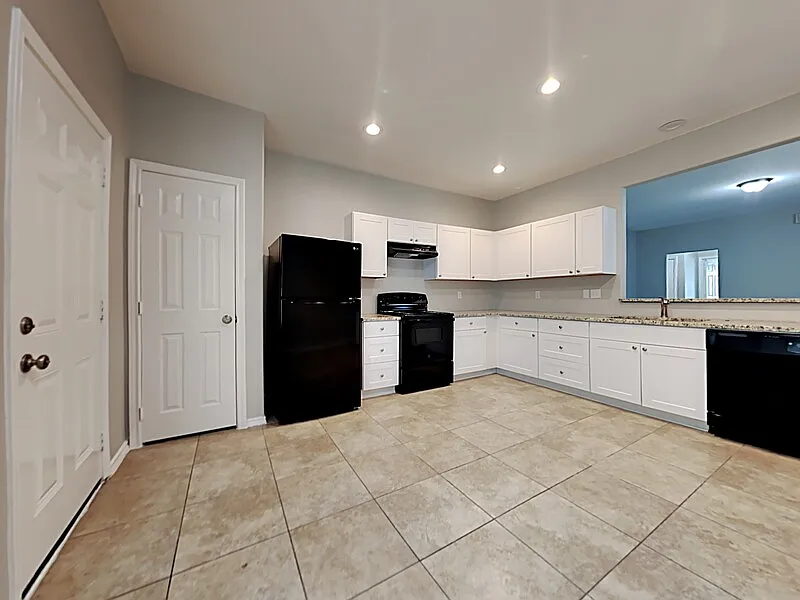3 bed, 2.0 bath, 1437 sqft, $1,799 — Photo 3