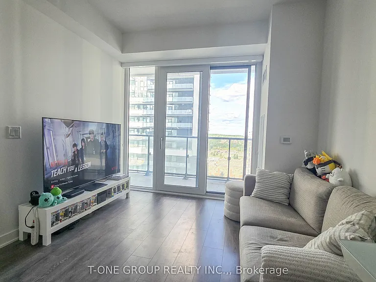 95 Oneida Cres #1107 — Photo 2
