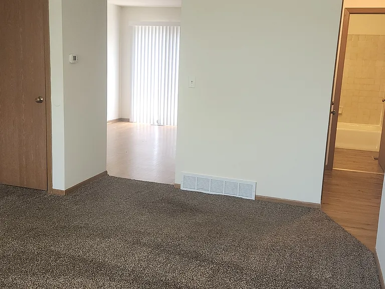 1269 Getzelman Dr — Photo 4