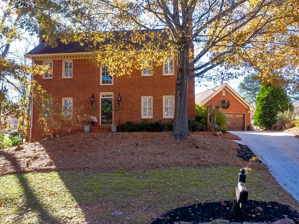 110 Amsterdam Dr, Lilburn, GA 30047