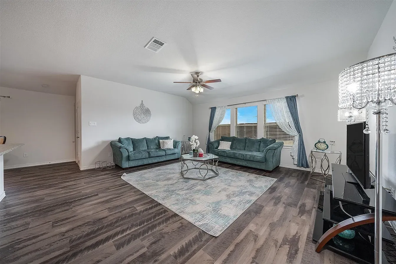 3 bed, 1762 sqft, $2,400 — Photo 4