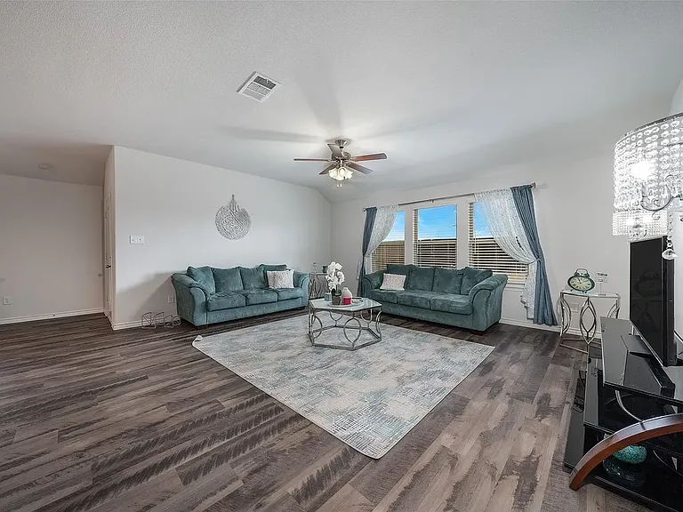 2800 Evergreen Trl — Photo 3