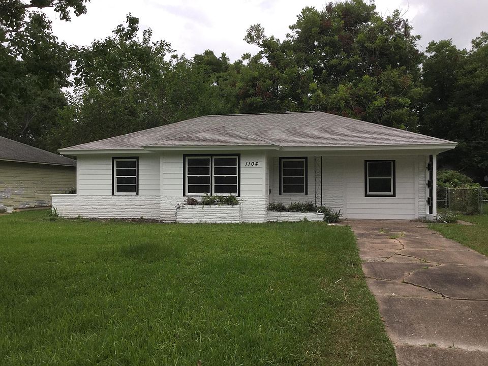 Cute and fresh! New everything!! - kitchen, bathroom, piping, A/C, fans, carpet, tile, oven, dishwasher