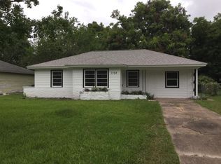 1104 Chevy Chase Dr, Angleton, TX 77515