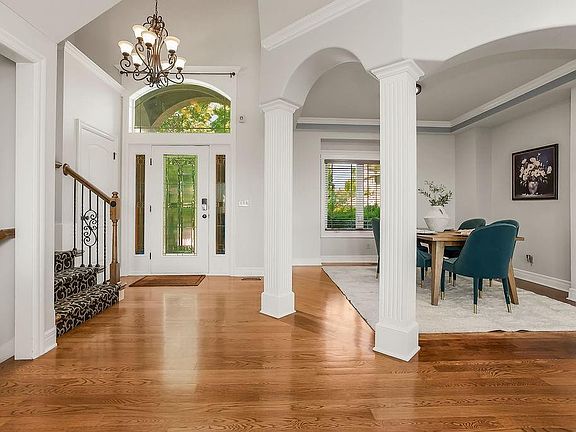 4th image of 405 NE Woodpark Ln
