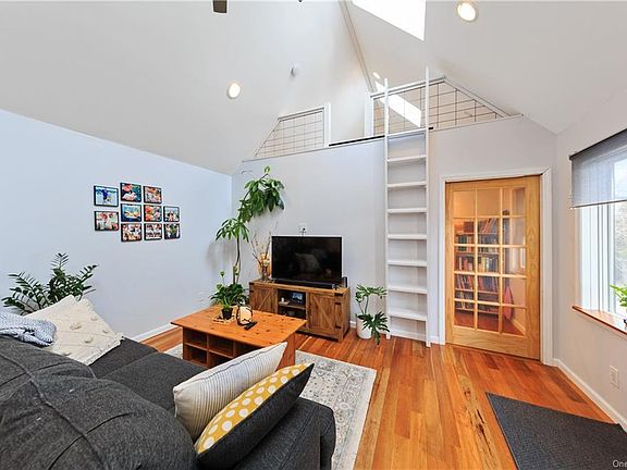 5th image of 212 Warren Ave