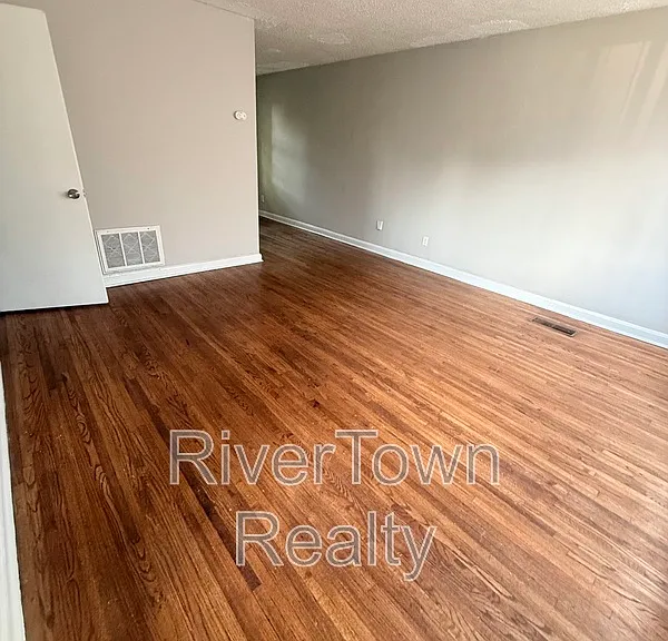 1778 Brown Ave — Photo 2
