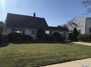 46 Hawk Ln, Levittown, NY 11756