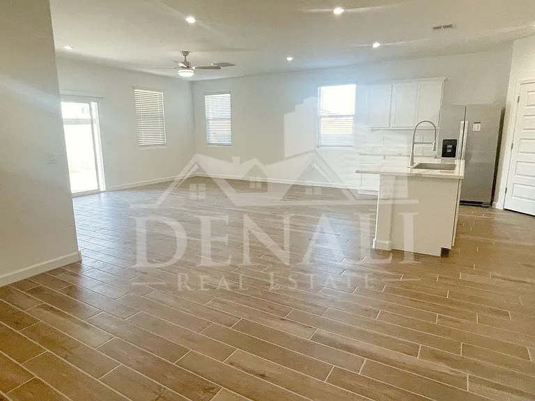 2760 W Stradling Ave — Photo 4