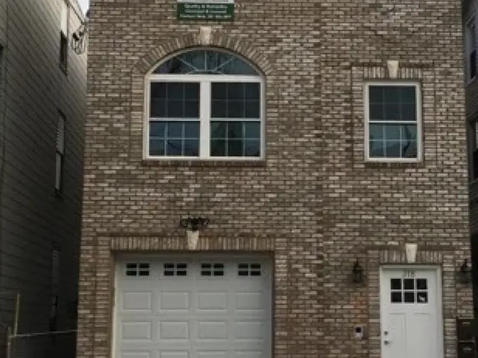 318 Whiton St #2
