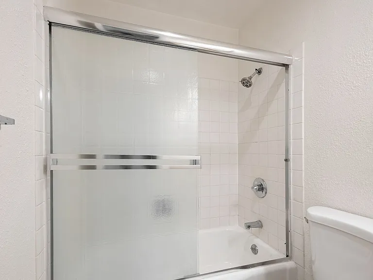 940 Guerrero St — Photo 13