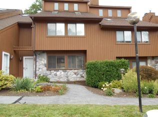 194 Red Cardinal Ct #194, Poughkeepsie, NY 12603