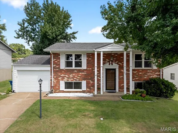 1857 San Pedro Ln, Fenton, MO 63026