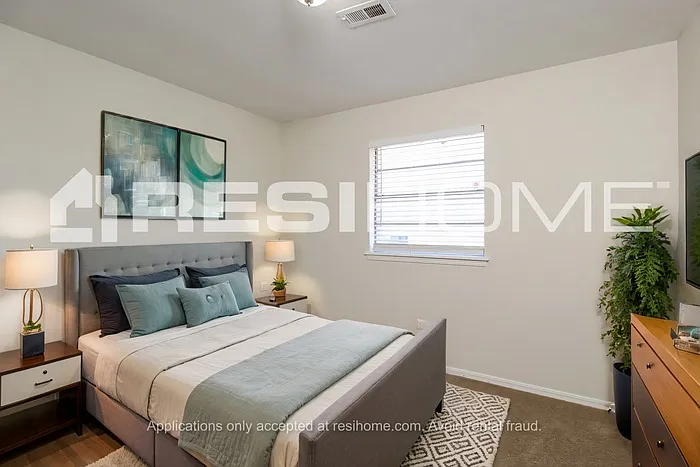 609 S Avery St — Photo 9