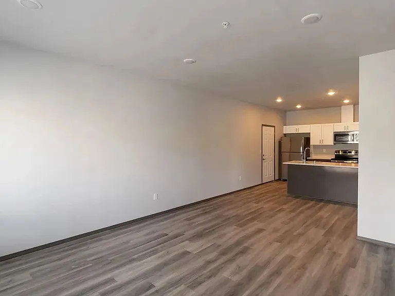 River City Apartments — Photo 22